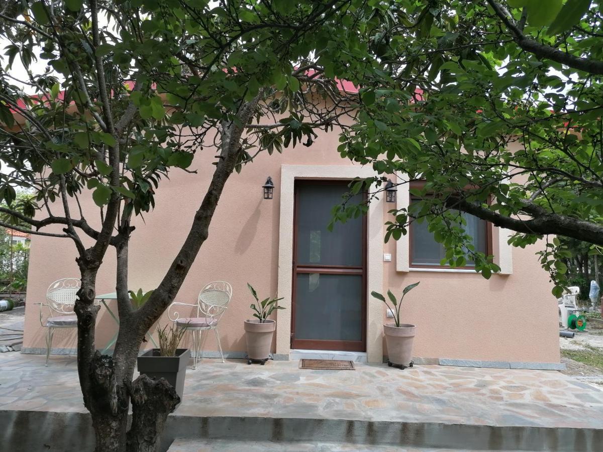 הוילה ניאה סקיוני Tiny House By The Sea מראה חיצוני תמונה